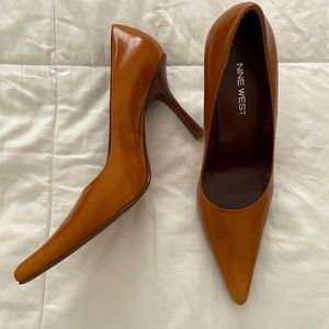 SZ 6.5 7 NINE WEST DICER TAN CAMEL LEATHER PRADA INSPIRED POINTED TOE PUMPS MINT